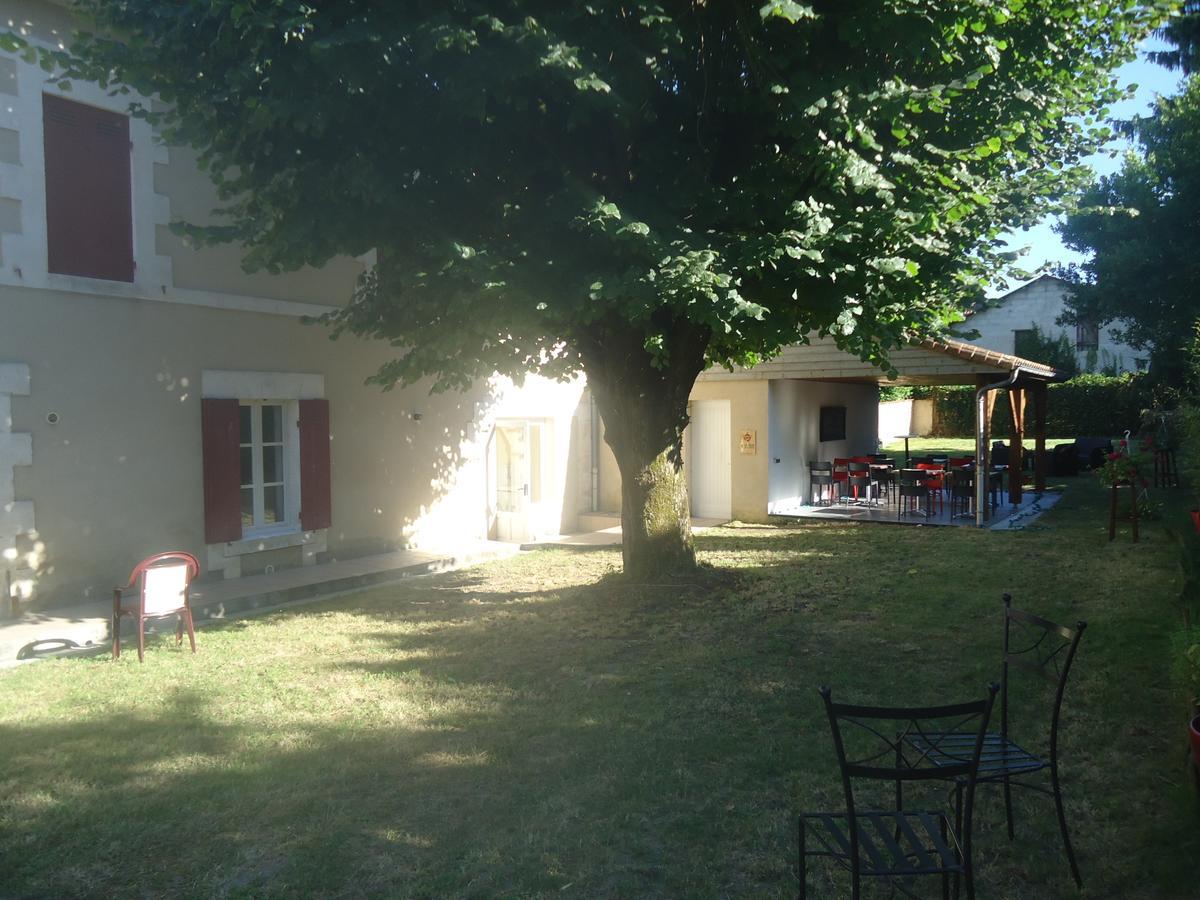 Logis Hotel Du Champ De Foire Saint-Aulaye-Puymangou Exterior foto